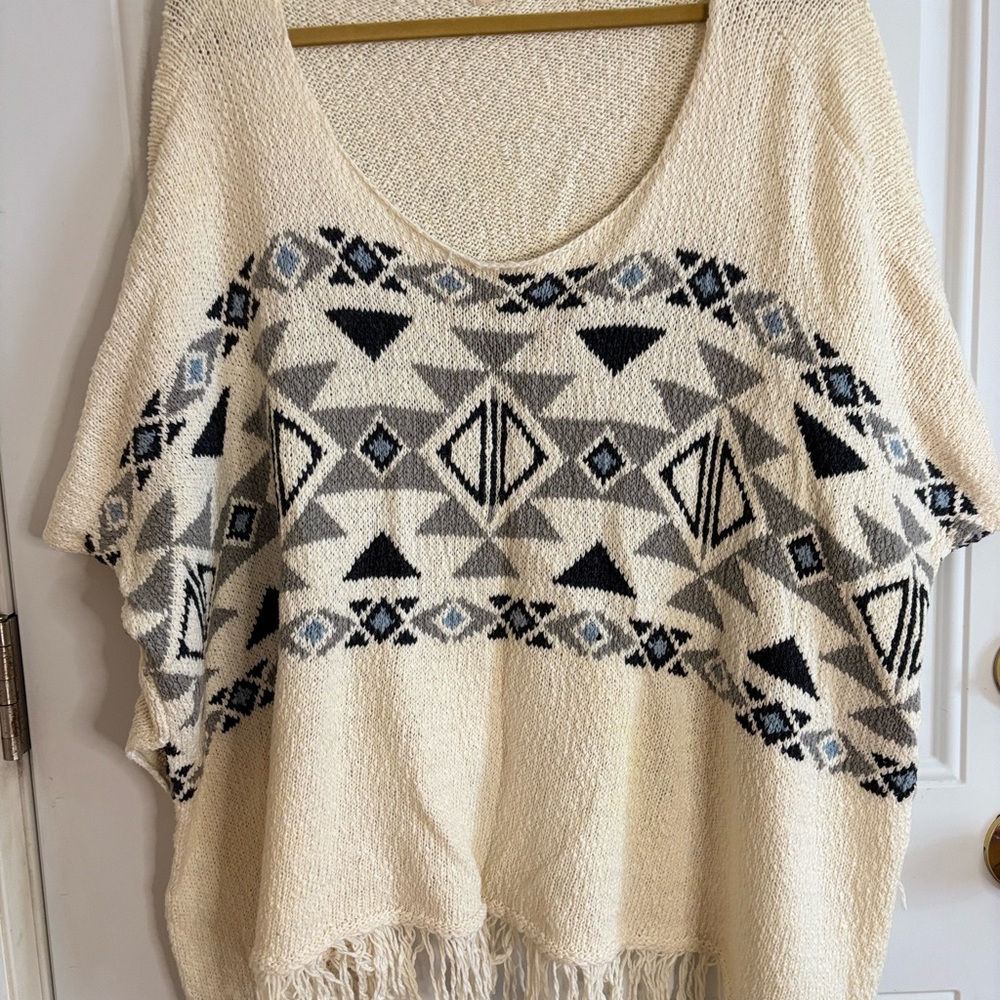 VINTAGE 90s Hollister Beige and Black boho Patterned Poncho with fringe